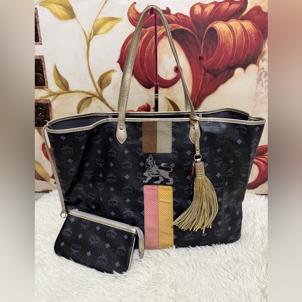 MCM Princess Lion Tote Bag with pouch GM size